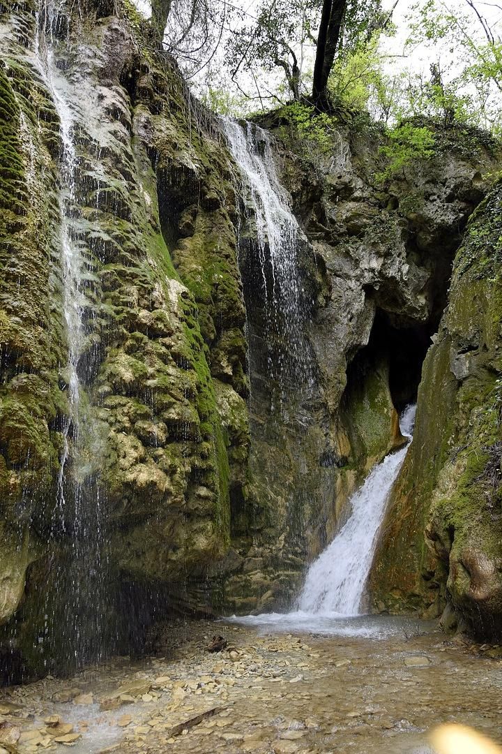 Водопады в долинах рек Жане и Тешебс