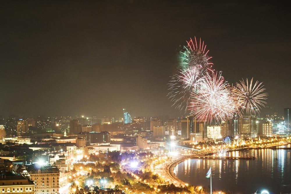 Новогодний Париж в Азербайджане  *МП