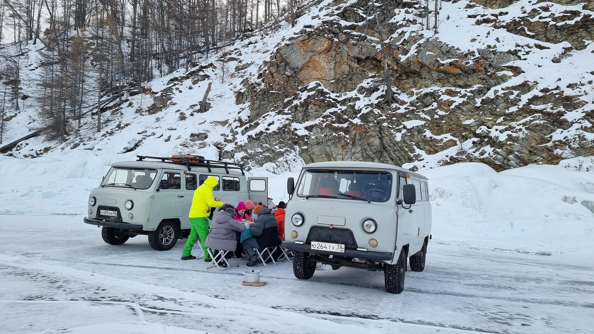 Путешествие по льду Байкалу «Ольхон+Бурятия»